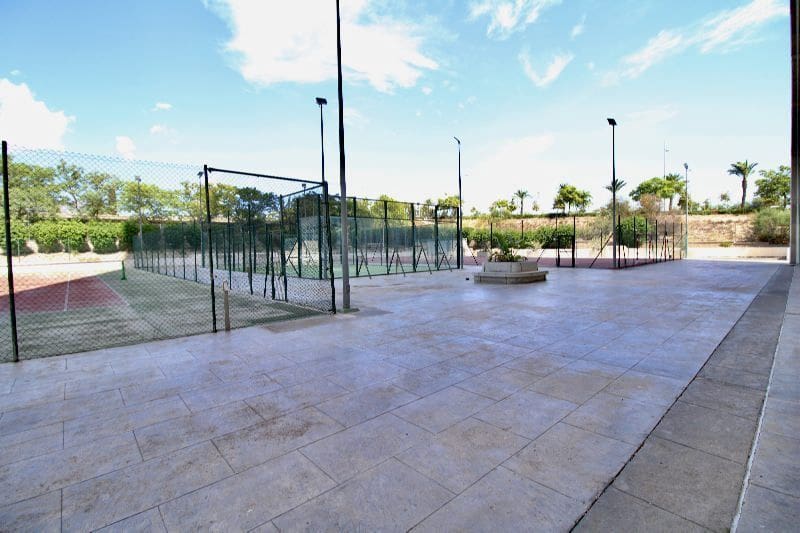 2 bedroom Penthouse for sale in Benidorm with pool garage - € 565,000 (Ref: 9269146)