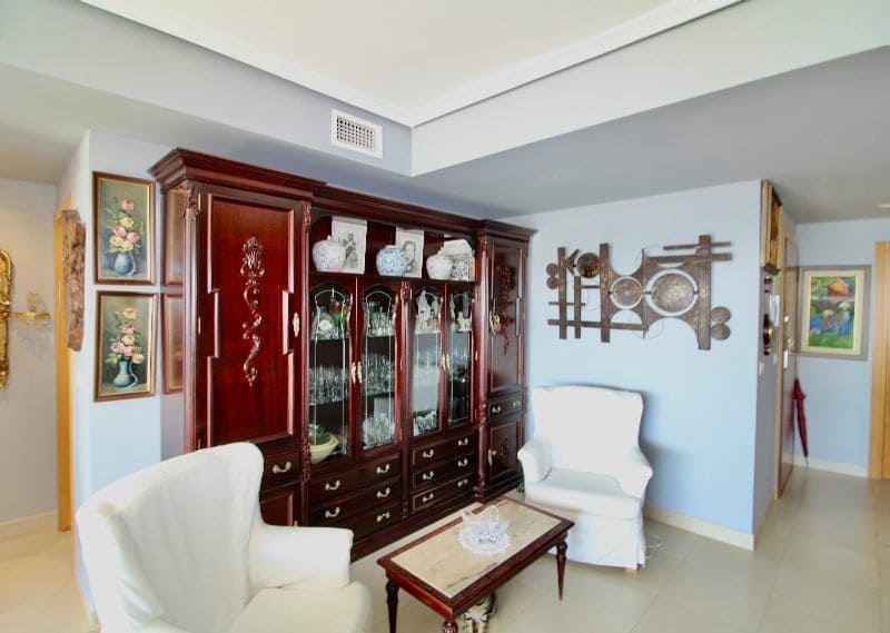 2 bedroom Penthouse for sale in Benidorm with pool garage - € 565,000 (Ref: 9269146)