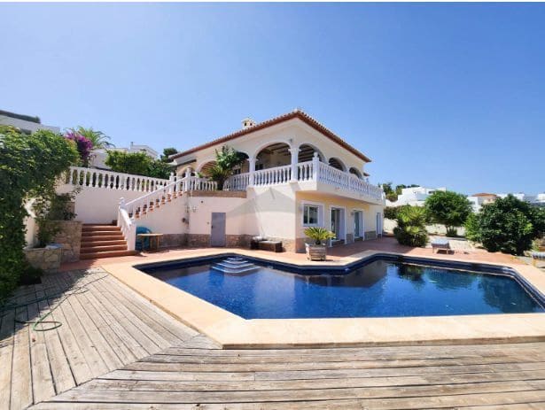 Chalet de 4 habitaciones en Moraira, Teulada-Moraira en venta con piscina garaje - 850.000 € (Ref: 9355459)