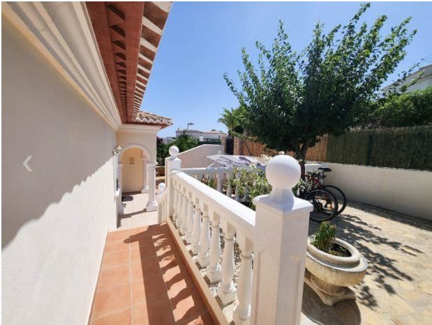 Chalet de 4 habitaciones en Moraira, Teulada-Moraira en venta con piscina garaje - 850.000 € (Ref: 9355459)