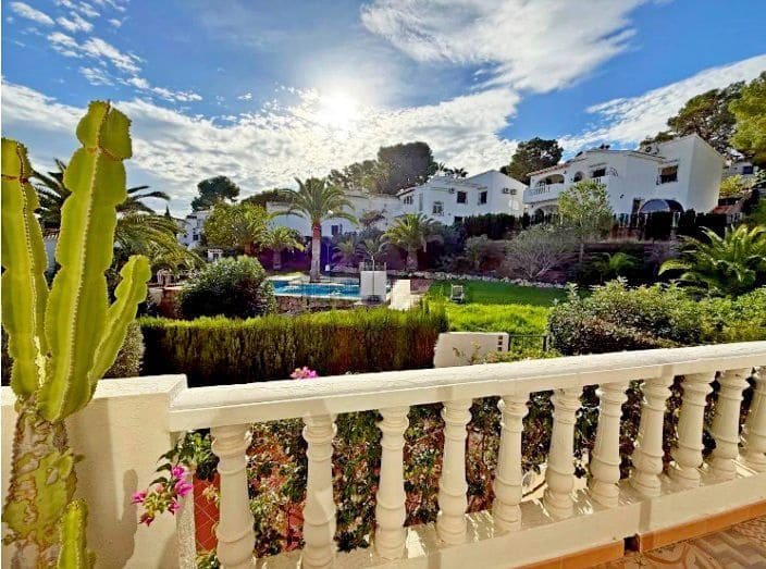 Chalet de 4 habitaciones en Moraira en venta con piscina garaje - 495.000 € (Ref: 9361893)