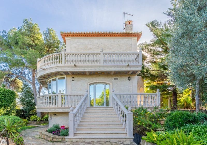 3 makuuhuone Huvila myytävänä paikassa Adsubia mukana uima-altaan 
autotalli - 1 500 000 € (Ref: 9366923)