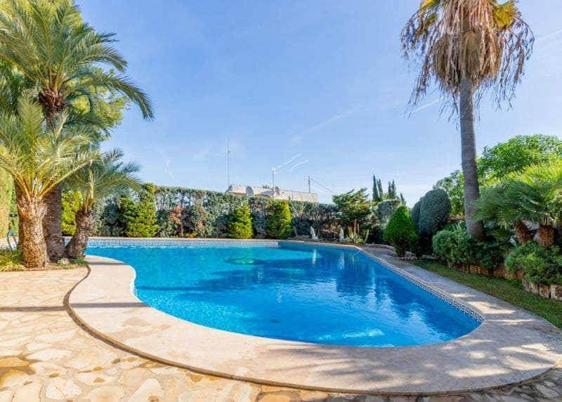 3 makuuhuone Huvila myytävänä paikassa Adsubia mukana uima-altaan 
autotalli - 1 500 000 € (Ref: 9366923)