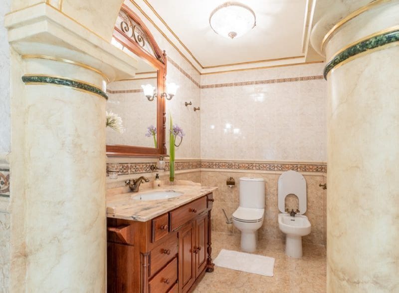 3 makuuhuone Huvila myytävänä paikassa Adsubia mukana uima-altaan 
autotalli - 1 500 000 € (Ref: 9366923)