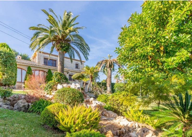 3 makuuhuone Huvila myytävänä paikassa Adsubia mukana uima-altaan 
autotalli - 1 500 000 € (Ref: 9366923)