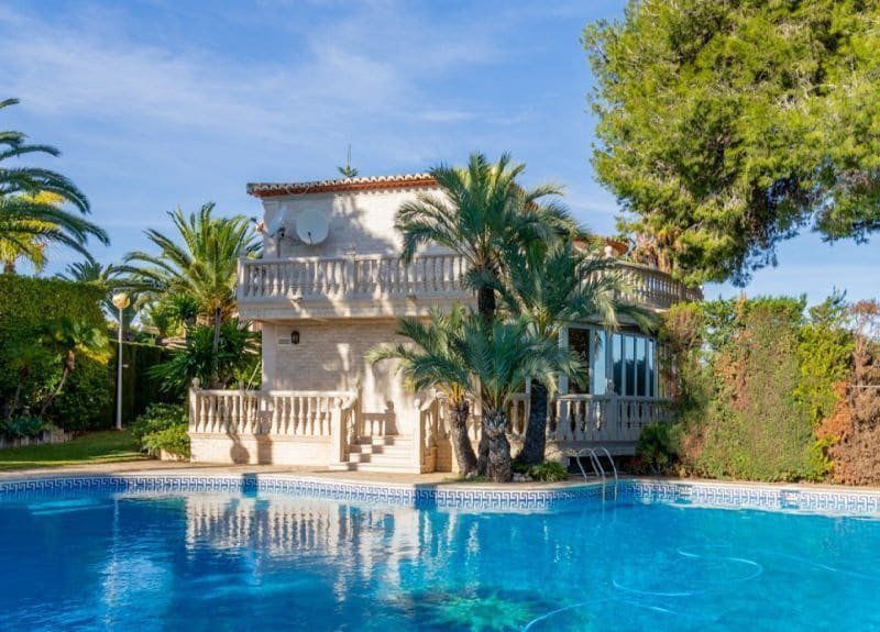 3 makuuhuone Huvila myytävänä paikassa Adsubia mukana uima-altaan 
autotalli - 1 500 000 € (Ref: 9366923)