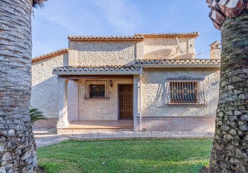 3 sypialnia Willa na sprzedaż w Adsubia z basenem garażem - 850 000 € (Ref: 9366924)