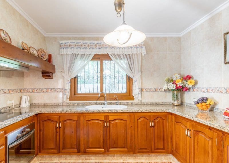 3 sypialnia Willa na sprzedaż w Adsubia z basenem garażem - 850 000 € (Ref: 9366924)