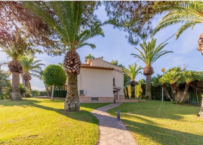 3 sypialnia Willa na sprzedaż w Adsubia z basenem garażem - 850 000 € (Ref: 9366924)