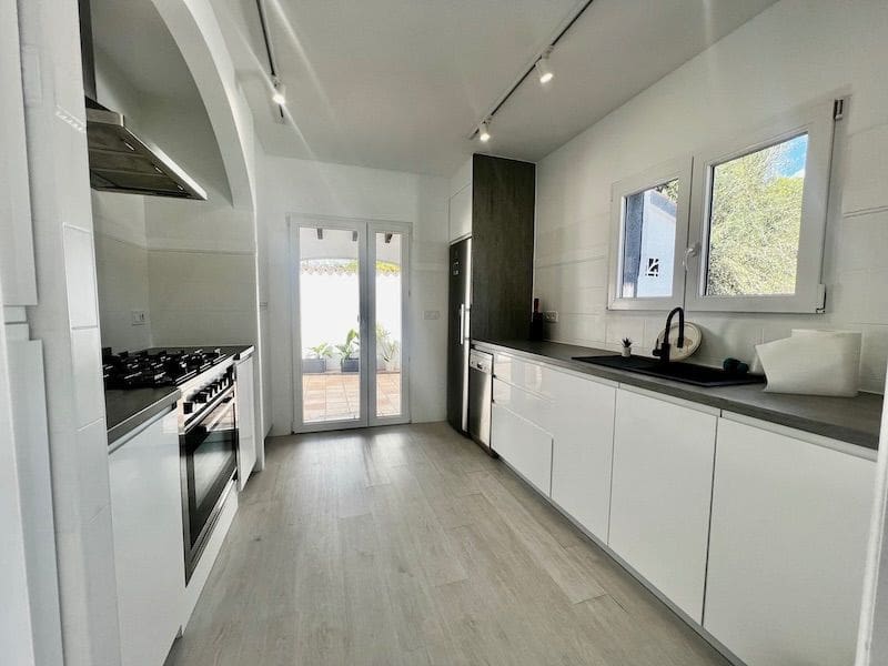 5 bedroom Villa for sale in Calpe / Calp with pool garage - € 749,000 (Ref: 9378687)