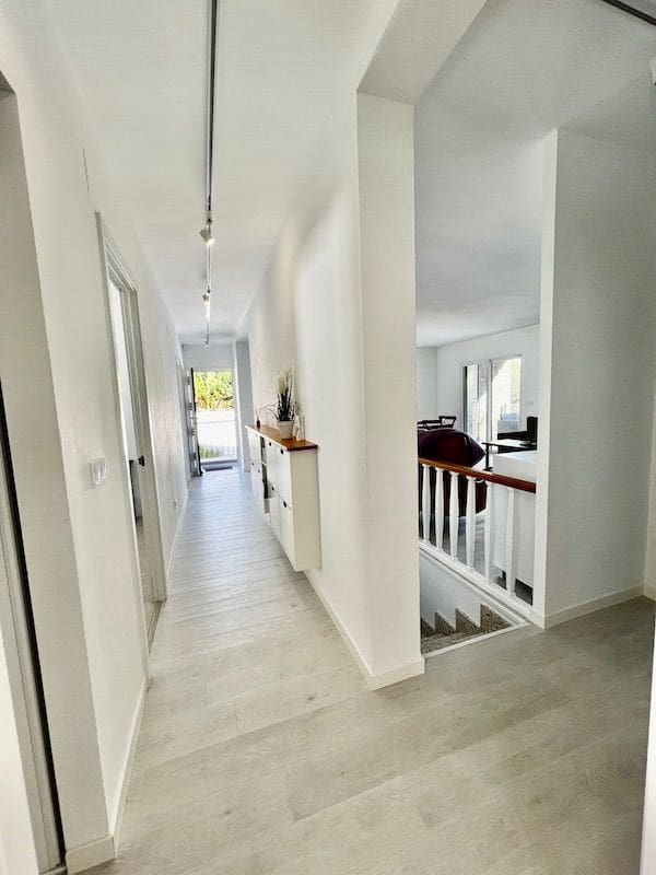 5 bedroom Villa for sale in Calpe / Calp with pool garage - € 749,000 (Ref: 9378687)