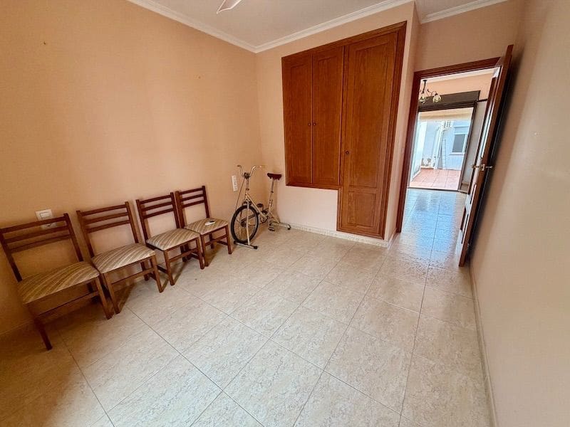 6 bedroom Townhouse for sale in Ondara - € 199,000 (Ref: 9410513)