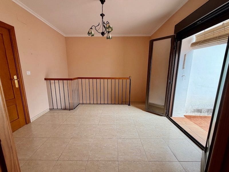 6 bedroom Townhouse for sale in Ondara - € 199,000 (Ref: 9410513)