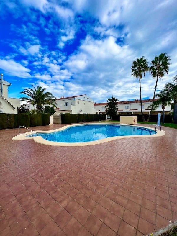 3 bedroom Semi-detached Villa for rent in Els Poblets with pool garage - € 1,300 (Ref: 9421826)