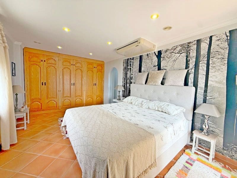 3 bedroom Villa for sale in Calpe / Calp with pool garage - € 899,000 (Ref: 9503813)