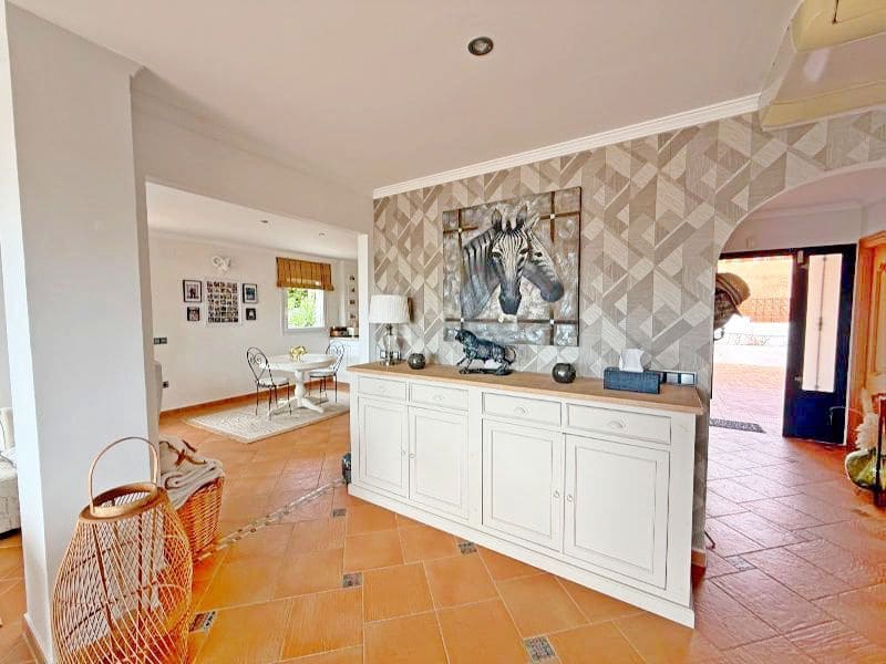 3 bedroom Villa for sale in Calpe / Calp with pool garage - € 899,000 (Ref: 9503813)