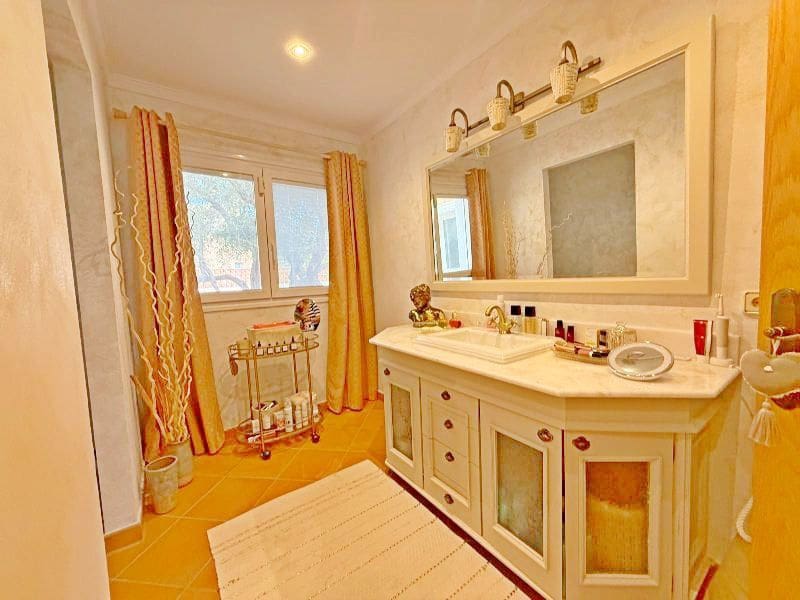 3 bedroom Villa for sale in Calpe / Calp with pool garage - € 899,000 (Ref: 9503813)