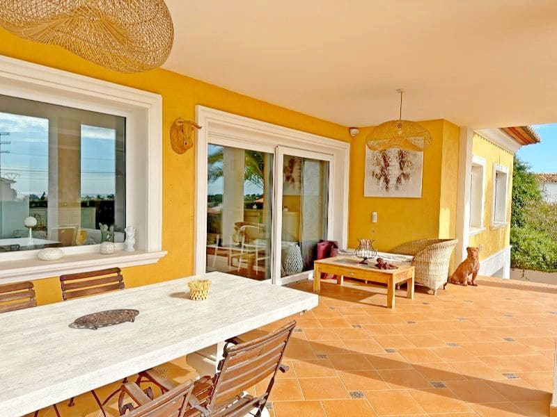 3 bedroom Villa for sale in Calpe / Calp with pool garage - € 899,000 (Ref: 9503813)