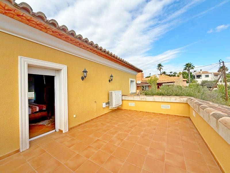 3 bedroom Villa for sale in Calpe / Calp with pool garage - € 899,000 (Ref: 9503813)