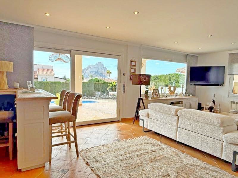 3 bedroom Villa for sale in Calpe / Calp with pool garage - € 899,000 (Ref: 9503813)