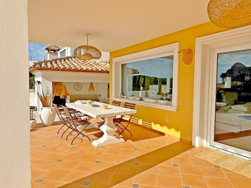 3 bedroom Villa for sale in Calpe / Calp with pool garage - € 899,000 (Ref: 9503813)