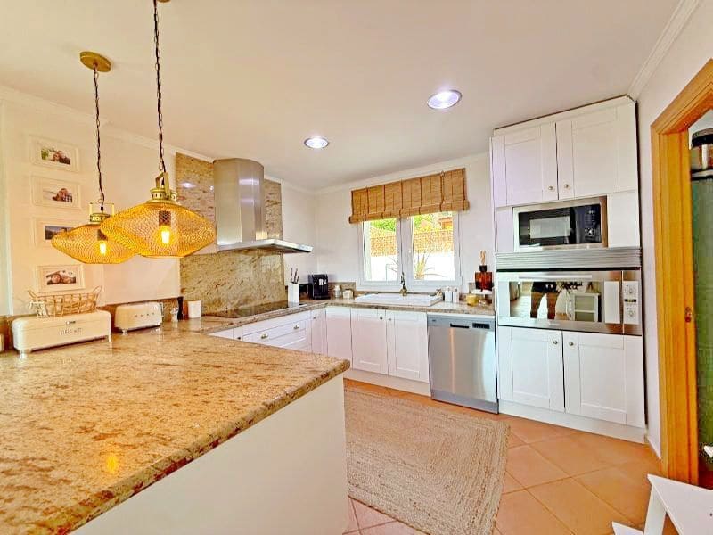 3 bedroom Villa for sale in Calpe / Calp with pool garage - € 899,000 (Ref: 9503813)