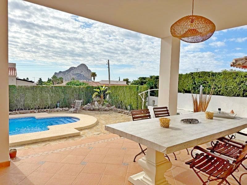 3 bedroom Villa for sale in Calpe / Calp with pool garage - € 899,000 (Ref: 9503813)
