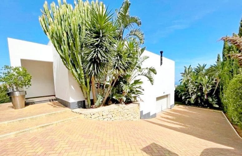 3 bedroom Villa for sale in Denia with pool garage - € 990,000 (Ref: 9535611)
