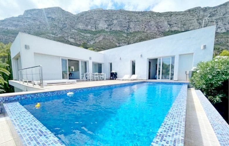 3 bedroom Villa for sale in Denia with pool garage - € 990,000 (Ref: 9535611)