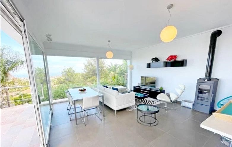 3 bedroom Villa for sale in Denia with pool garage - € 990,000 (Ref: 9535611)