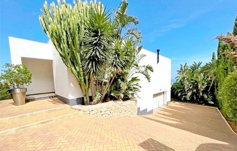 3 bedroom Villa for sale in Denia with pool garage - € 990,000 (Ref: 9535611)