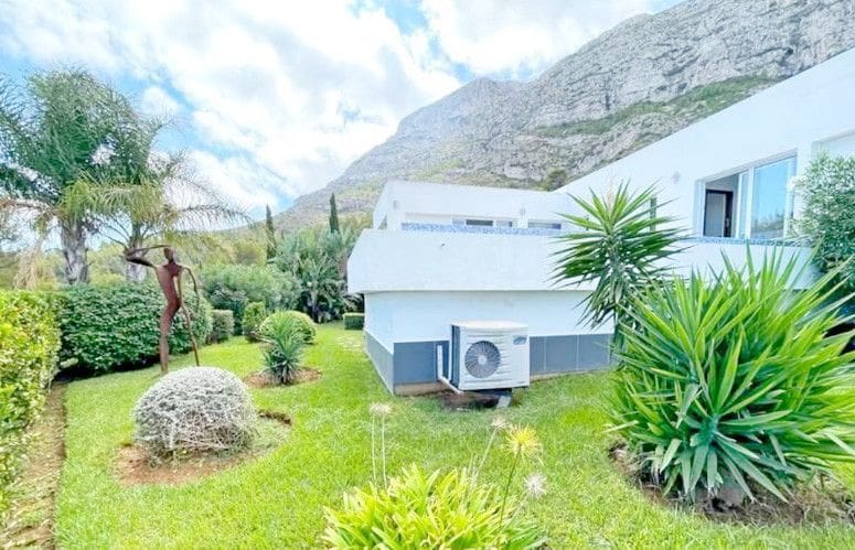 3 bedroom Villa for sale in Denia with pool garage - € 990,000 (Ref: 9535611)