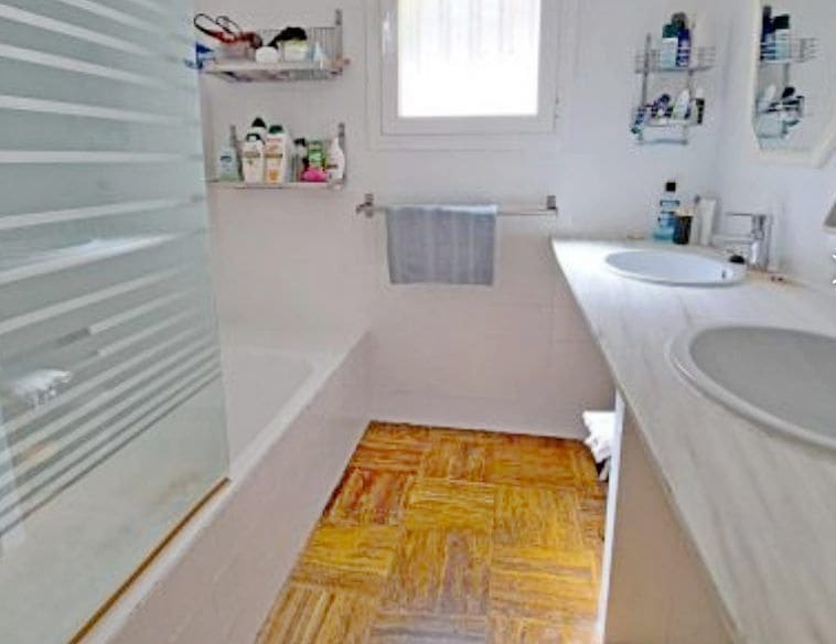 Chalet de 4 habitaciones en Ambolo en venta con piscina garaje - 1.000.000 € (Ref: 9537189)