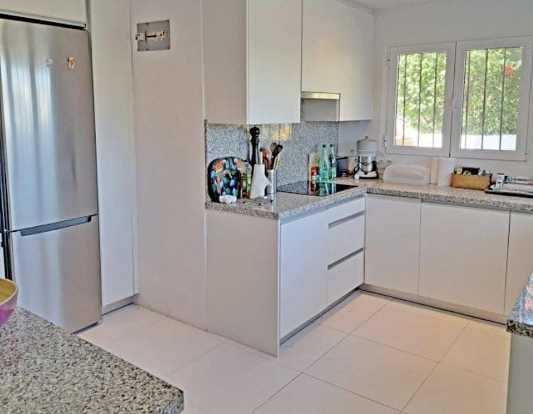 Chalet de 4 habitaciones en Ambolo en venta con piscina garaje - 1.000.000 € (Ref: 9537189)