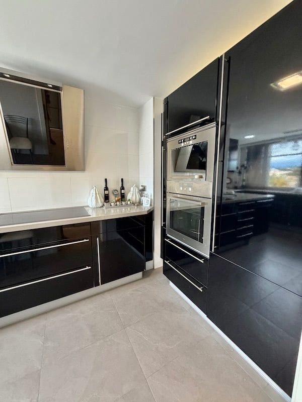 2 soverom Leilighet til salgs i Albir med svømmebasseng garasje - € 698 000 (Ref: 9547519)