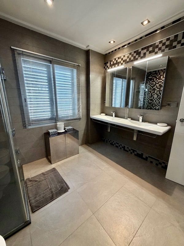 2 soverom Leilighet til salgs i Albir med svømmebasseng garasje - € 698 000 (Ref: 9547519)