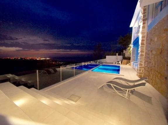 Chalet de 3 habitaciones en Dénia en venta con piscina garaje - 800.000 € (Ref: 9627153)