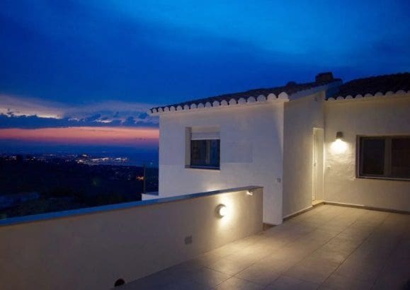 Chalet de 3 habitaciones en Dénia en venta con piscina garaje - 800.000 € (Ref: 9627153)