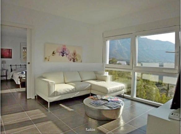 Chalet de 3 habitaciones en Dénia en venta con piscina garaje - 800.000 € (Ref: 9627153)