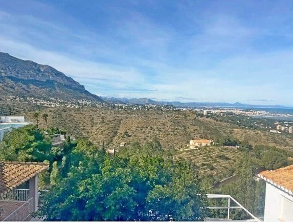 Chalet de 3 habitaciones en Dénia en venta con piscina garaje - 800.000 € (Ref: 9627153)