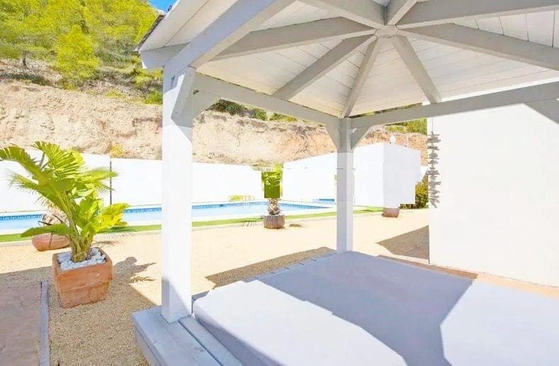 5 makuuhuone Paritalo myytävänä paikassa Calpe / Calp mukana uima-altaan 
autotalli - 518 000 € (Ref: 9643713)