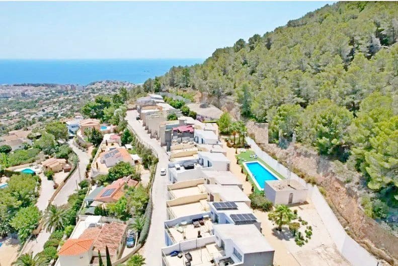 5 makuuhuone Paritalo myytävänä paikassa Calpe / Calp mukana uima-altaan 
autotalli - 518 000 € (Ref: 9643713)