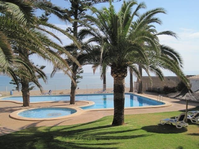 4 bedroom Semi-detached Villa for sale in Dénia with pool garage - € 506,000 (Ref: 9685991)