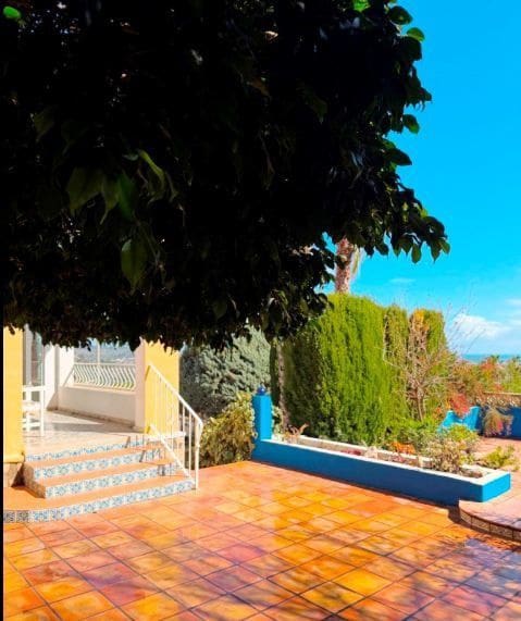 5 bedroom Villa for sale in Calpe / Calp with pool garage - € 645,000 (Ref: 9706214)