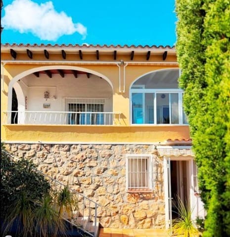 5 bedroom Villa for sale in Calpe / Calp with pool garage - € 645,000 (Ref: 9706214)