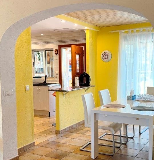 5 bedroom Villa for sale in Calpe / Calp with pool garage - € 645,000 (Ref: 9706214)