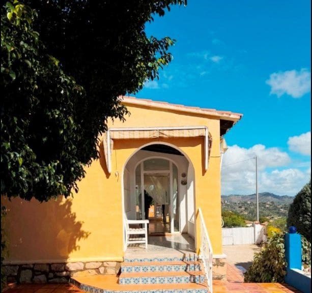 5 bedroom Villa for sale in Calpe / Calp with pool garage - € 645,000 (Ref: 9706214)