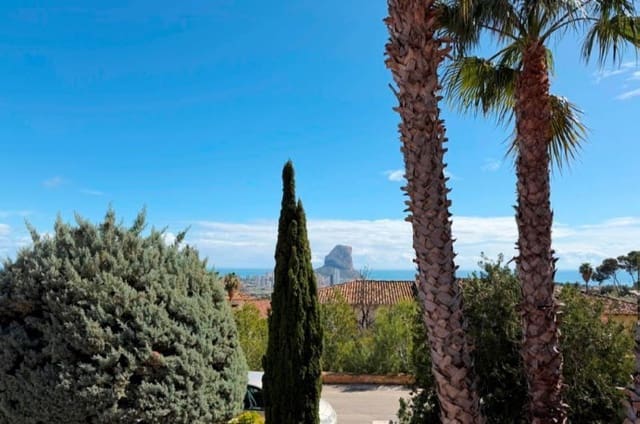 5 bedroom Villa for sale in Calpe / Calp with pool garage - € 645,000 (Ref: 9706214)