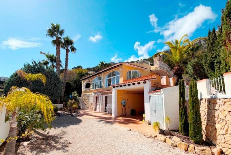 5 bedroom Villa for sale in Calpe / Calp with pool garage - € 645,000 (Ref: 9706214)