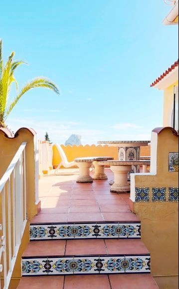 5 bedroom Villa for sale in Calpe / Calp with pool garage - € 645,000 (Ref: 9706214)